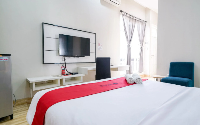 RedDoorz Premium near RS Pondok Indah