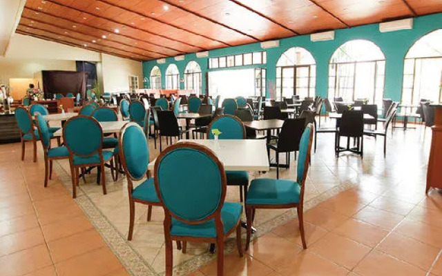 Capital O 1662 Ole Suites Hotel