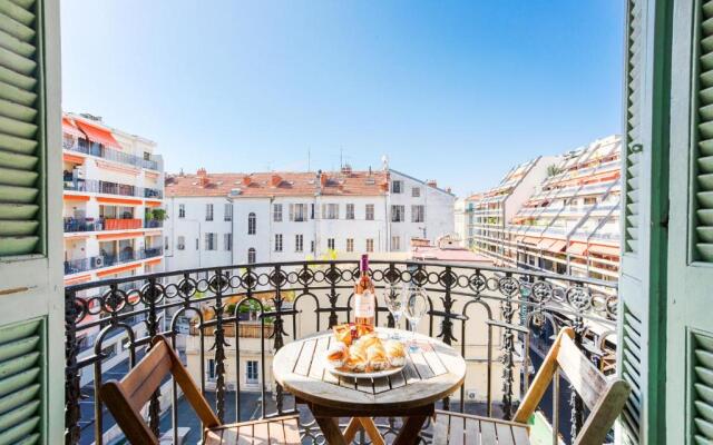 LUNG ARNO AP4300 By Riviera Holiday Homes