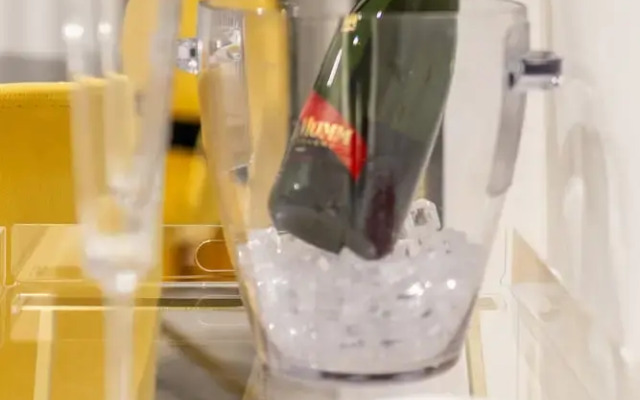 Room in B&B - Queen Suite With Whirlpool tub - B&B Kreart Suite & Rooms