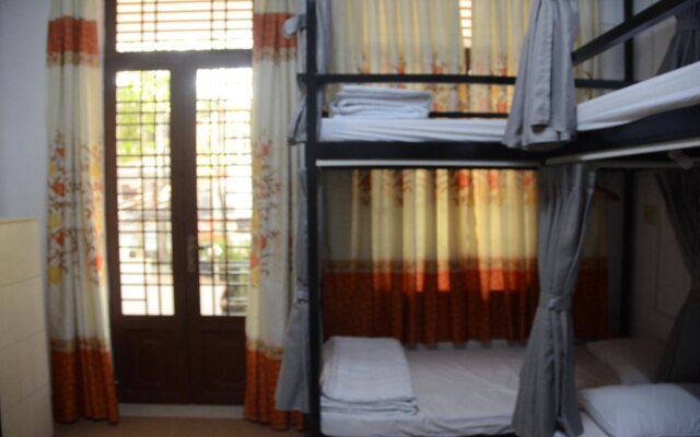 Hy House - Hostel