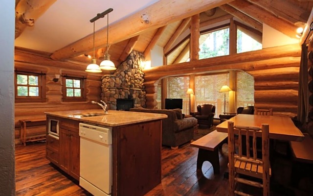 Snow Creek Cabins by Fernie Lodging Co