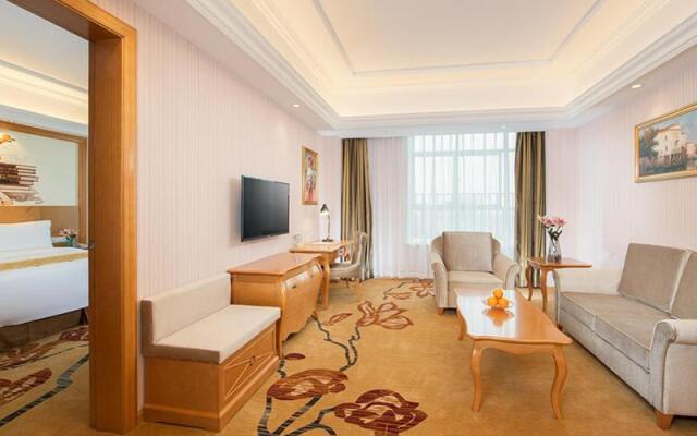 Vienna Hotel(Nanxiong Shidai Guangchang Branch)