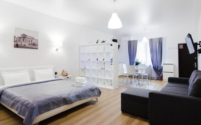 Cozy Apartment on Alexandrovskiy Avenue