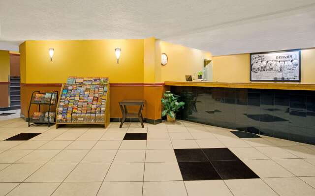 Super 8 by Wyndham Denver Stapleton