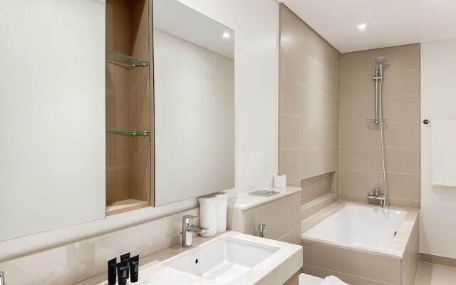 Breathtaking 3BR with Sea & Marina