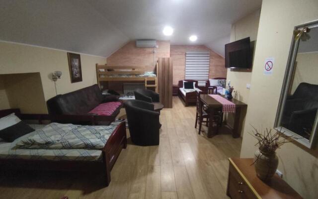 Hostel Apartments Rooms Lug Mdl