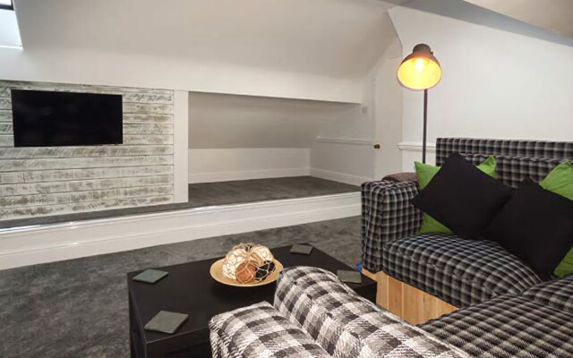 Flat 13 Sandringham Court