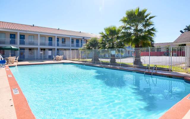 Motel 6 Round Rock, TX