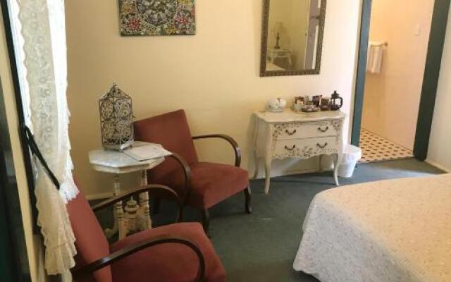 The Chalet Guesthouse And Studio