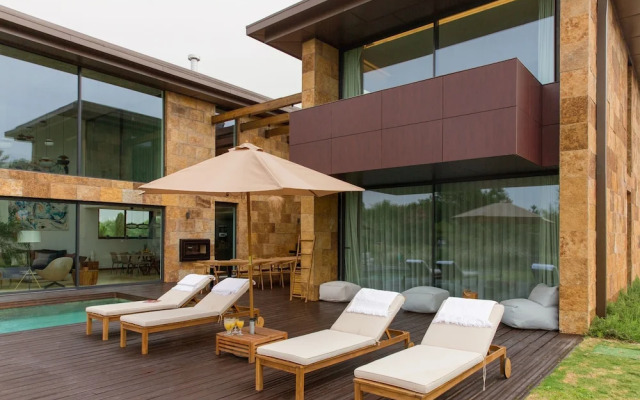 Troya Regal Villa By Cadenzalux