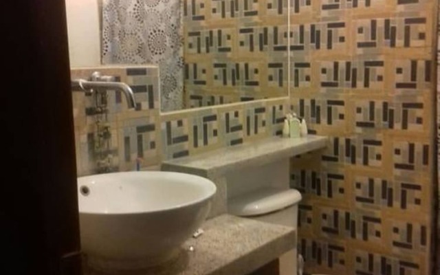 Moon Super Location 5th Avenue