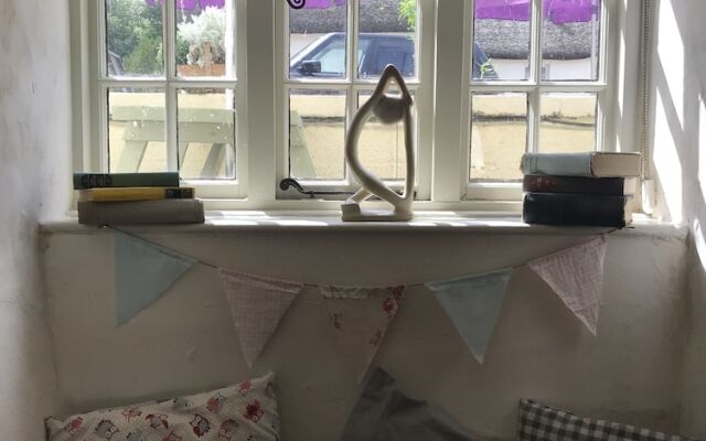 Drewe Arms Bunk Rooms & Church Cottage