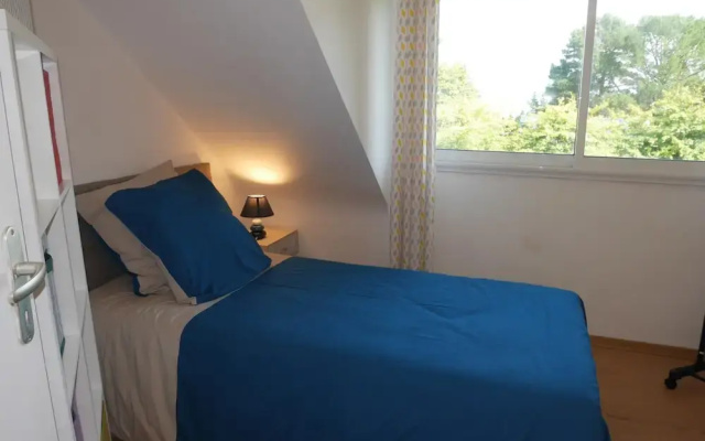 Holiday Home With Partial sea View, Douarnenez