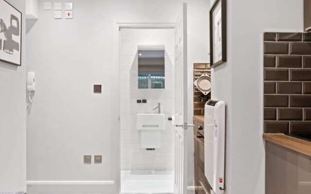 Designer 1 Bed apt W/terrace Sleeps 3 in Camden