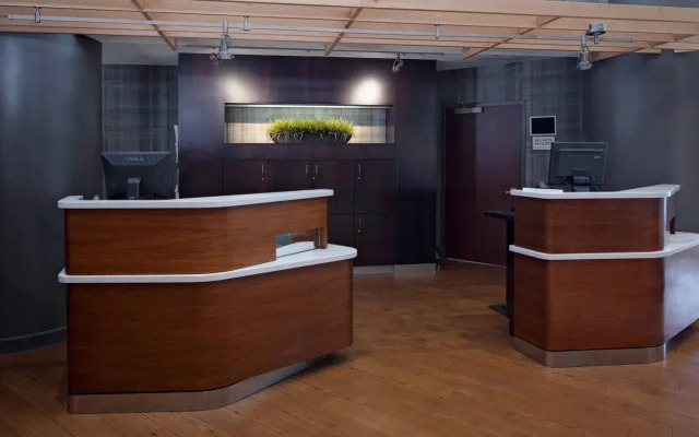 Courtyard by Marriott Long Island MacArthur Airport