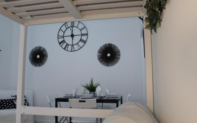 Home Hotel -  Anacreonte 7
