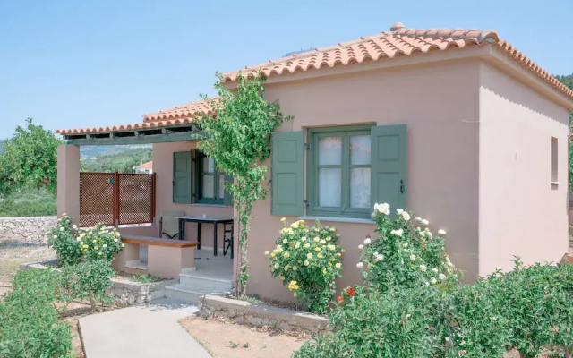 Cozy Gem With Access to a Sparkling Shared Pool