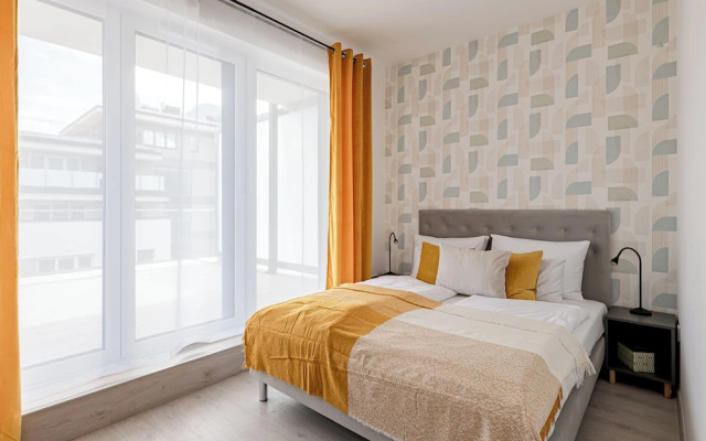 WestSide Garden Apartments by Urbanrent