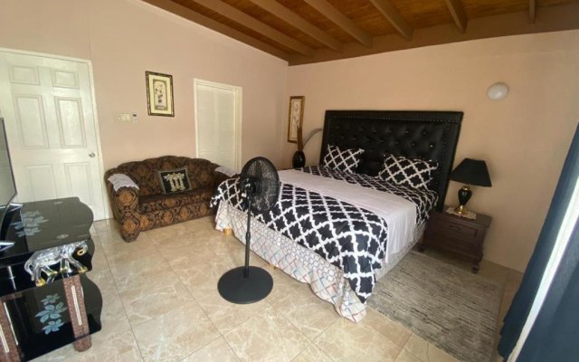 Portmore - Cheerful Private AC one Bedroom, Bathroom and Closet