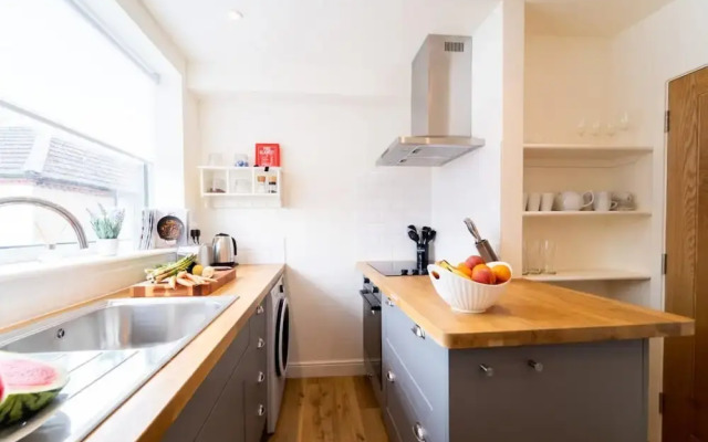 Stylish Spacious 1 bed Apartment - Downtown