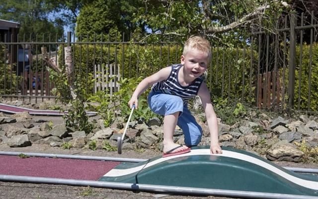Two-Person Hotel Lodge