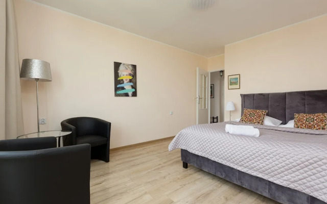 Apartment With Three Bedrooms by Renters