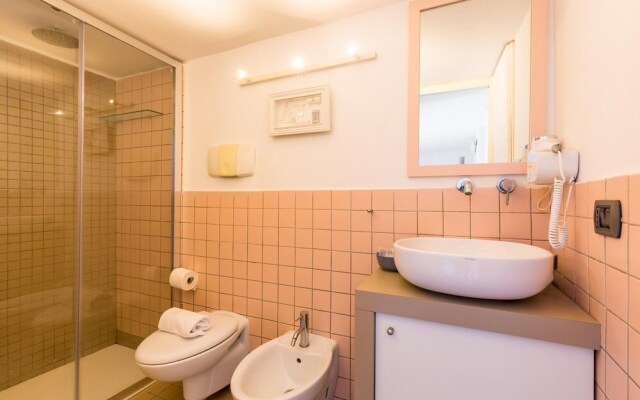 Cool Flat at Via dei Mille by Napoliapartments