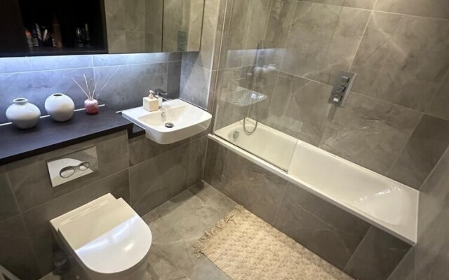 Impeccable 1bed Flat in West London!!