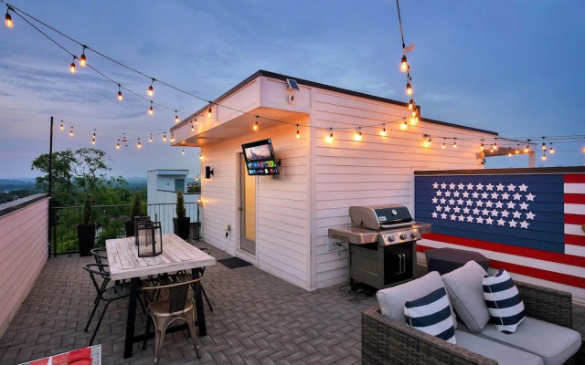 Rooftop Deck Shuffleboard BBQ Near Downtown