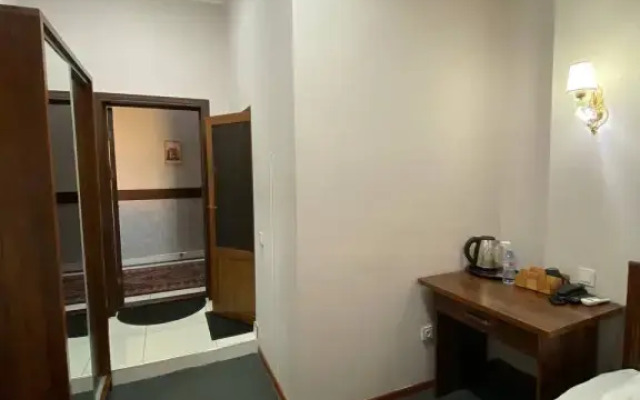 Parvina Hotel
