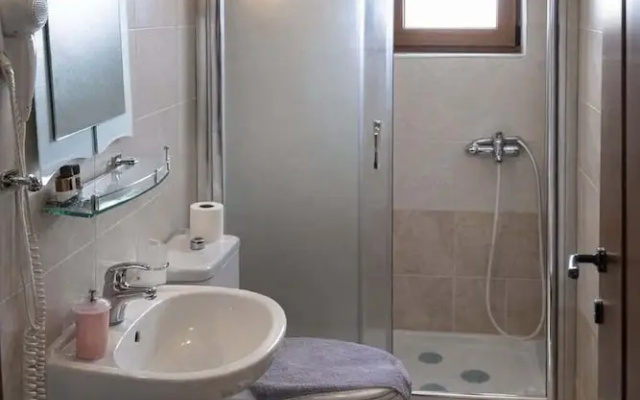 Orama Hotel - Lake Plastira Fireplace Family Suite
