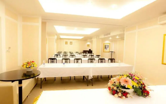 The Residence Airport & Spa