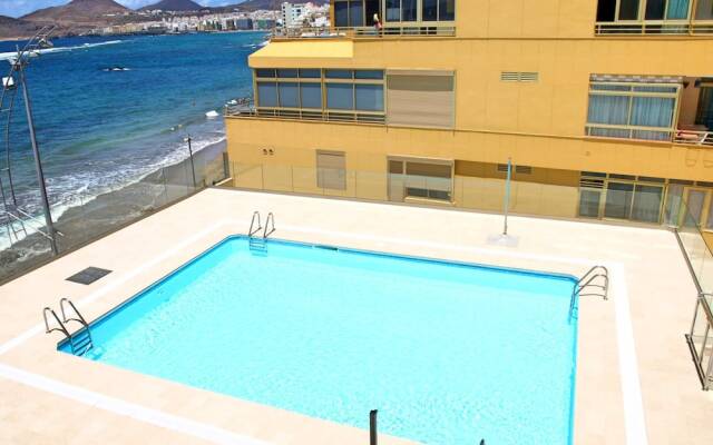 Flatguest Pool and beach