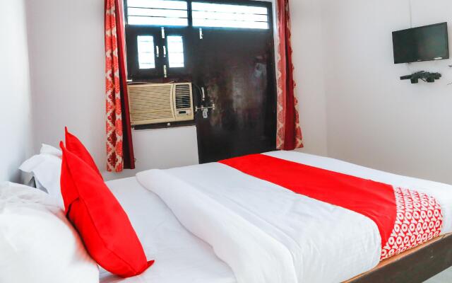 OYO 68697 Hindon Residency