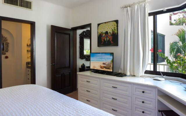 Royal Palms 9 1 Bedroom Condo by RedAwning