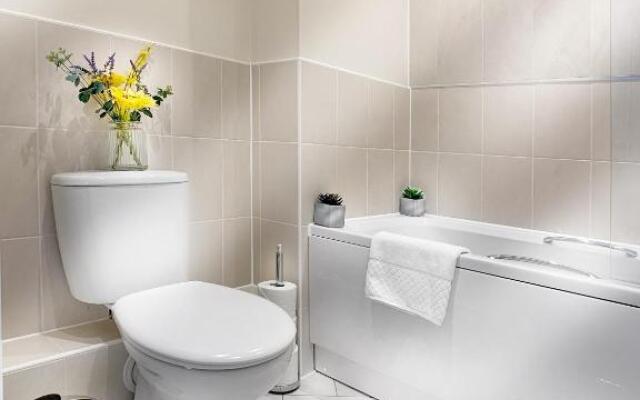 Wokingham - 2 bed House with garden