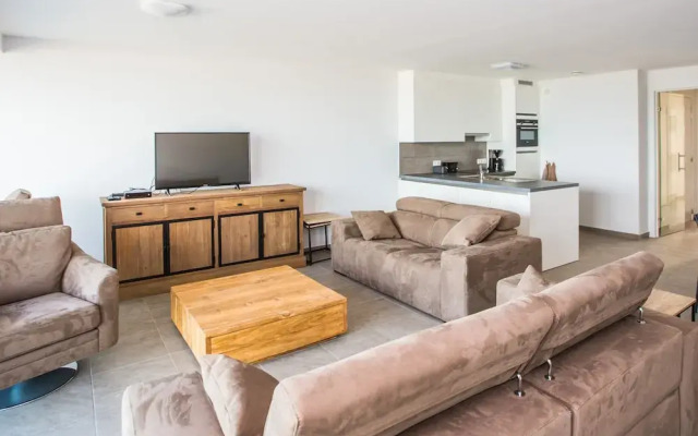 Apartment With Hinterland Views