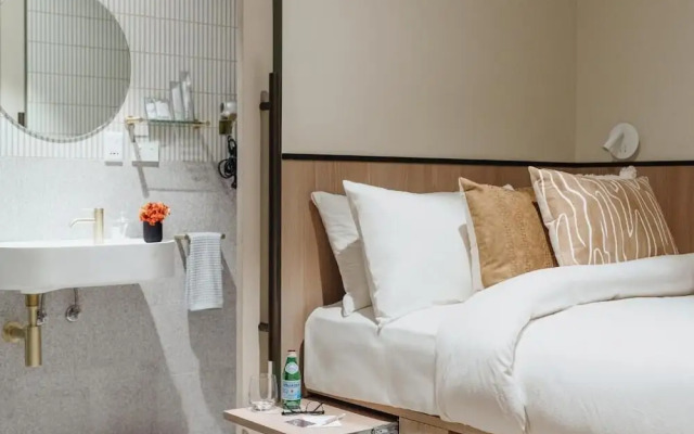 Aerotel Sydney - Inside International Terminal Airport