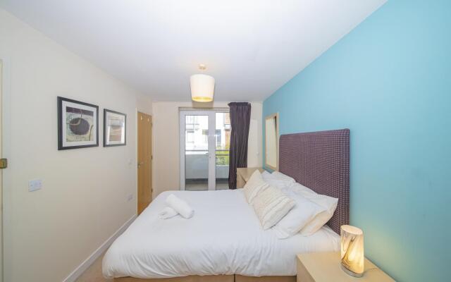 SLEEP 8  Morden 4bed TOWNHOUSE NEXT TO BRIGHTON STATION