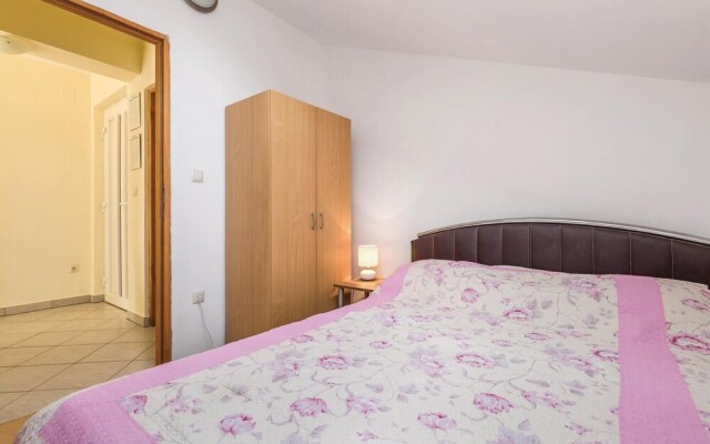 Amazing Apartment in Povljana With 2 Bedrooms, Jacuzzi and Wifi