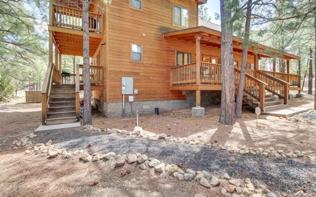 Tranquil Heber-overgaard Cabin w/ Decks & Grill!, Heber