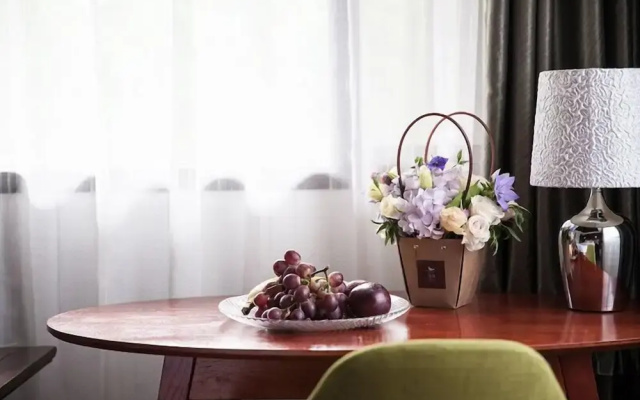 Yurong West Lake Cottage Resort