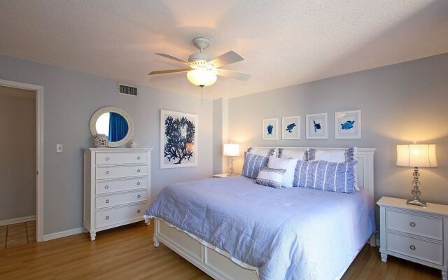 Shoreline 2111 Condo by RedAwning