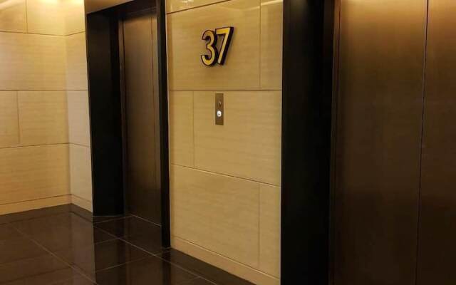 One Bedroom Balcony With Great Location and Value