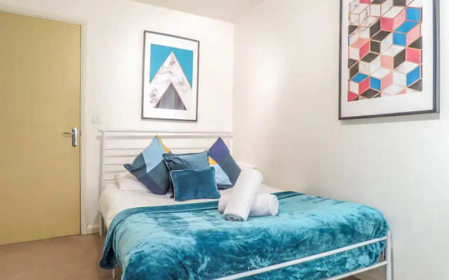 Tudors Esuites Skyline City Apartment