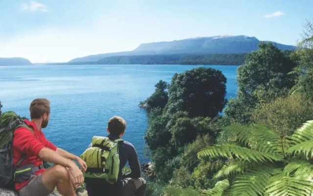 FlaxWater Bach - Lake Tarawera Holiday Home