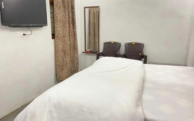 Oyo 806870 Hotel Mahima