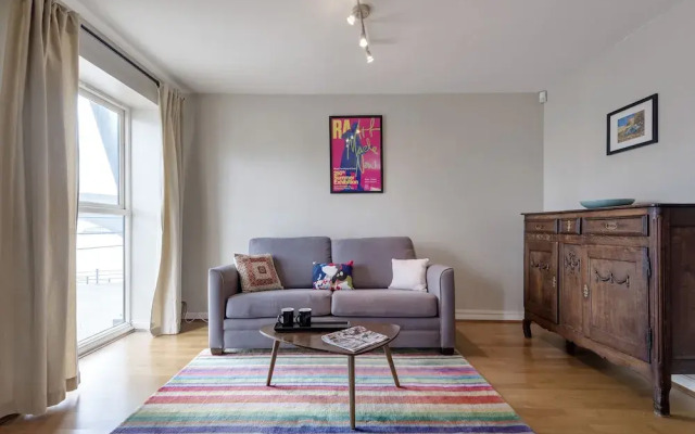 Panoramic Docklands Home