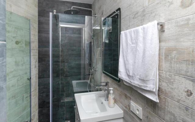 Green Line Apartment